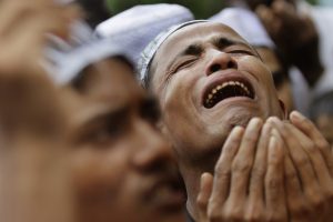 Arakanlı Müslümanlar Canlı Kalkan Olarak Kullanılıyor, Oy Verme Hakları Ellerinden Alınıyor