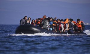 Akdeniz’de Mahsur Kalan Göçmenlerin 40 Günlük Bekleyişi Sona Erdi