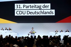 Almanya’da Merkel’in Halefi Annegret Kramp-Karrenbauer Oldu