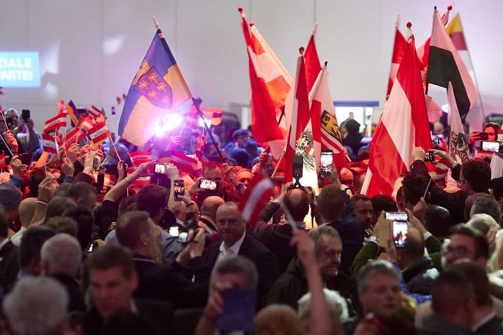Avusturya’da Neonazilerin Etkinliğinde Konuşma Yapan FPÖ Üyesine Tepki