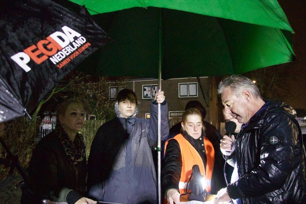 Hollanda’da Cami Önünde Provokatif Gösteri