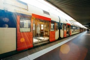 Trende Tekbir Getiren Kişiye 6 Ay Hapis Cezası