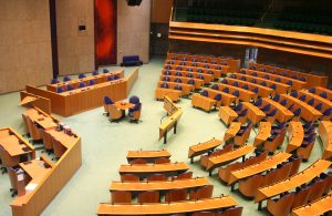 Hollanda, Cami Yöneticilerini Mecliste Sorgulamayı Tartışıyor