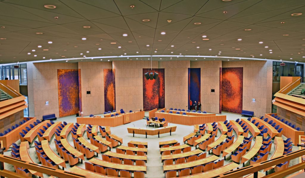 Hollanda’da “Camilere Meclis Sorgusu” Getiren Önerge Kabul Edildi