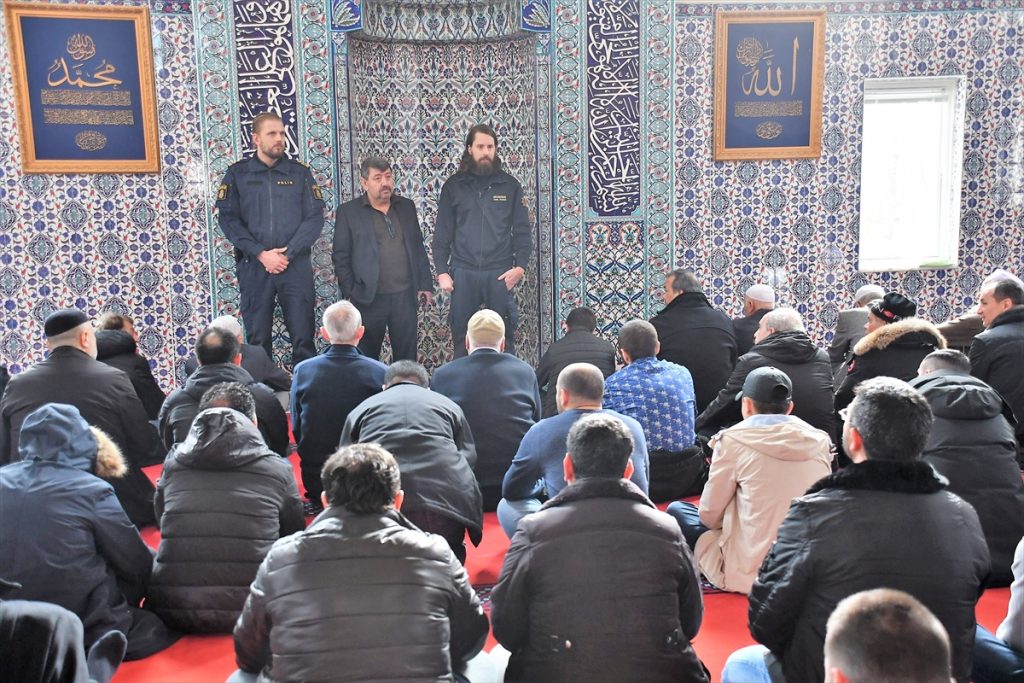 İsveç Emniyeti “Polis Günü’nü” Camide Kutladı