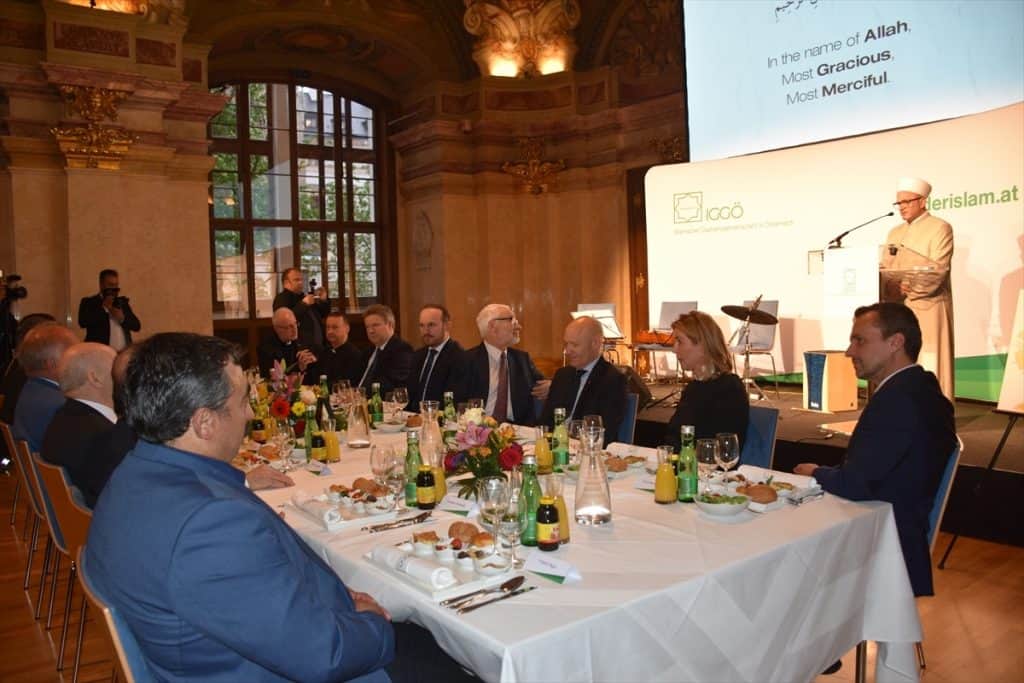 AİC Başkanı Ümit Vural: “Başörtüsü Dinimizin Bir Parçası, Yasağa Karşıyız”