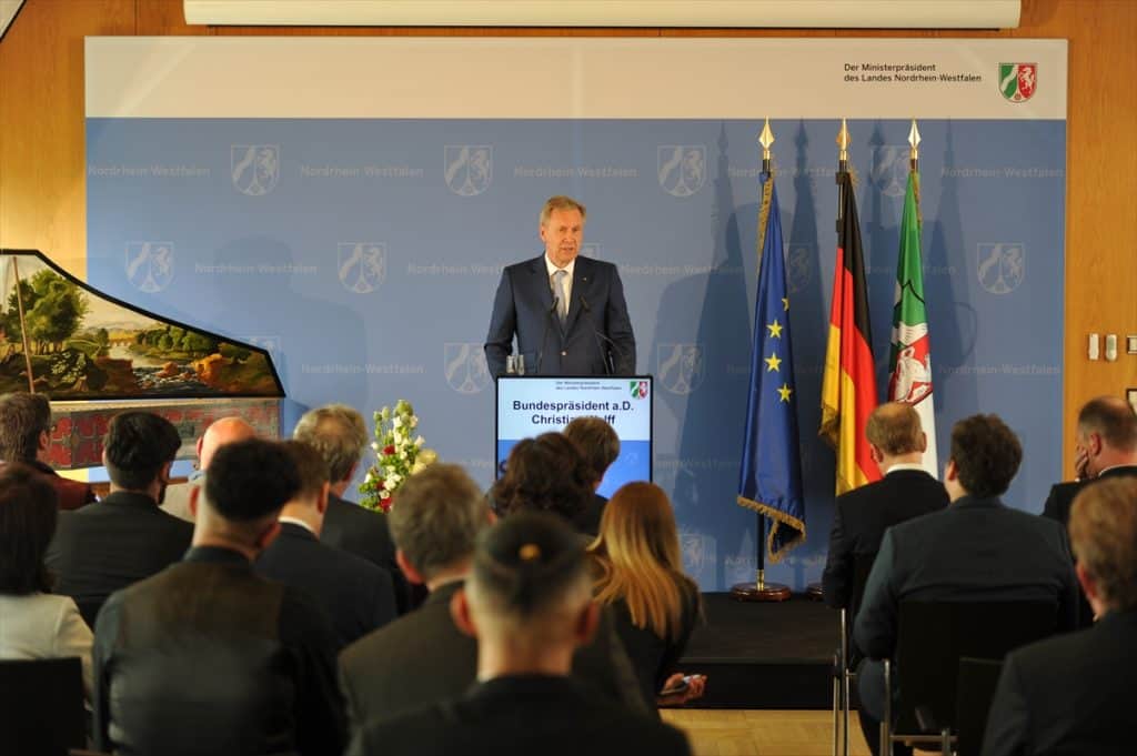 Eski Almanya Cumhurbaşkanı Wulff: “Mevlüde Genç Bir Kahramandır”