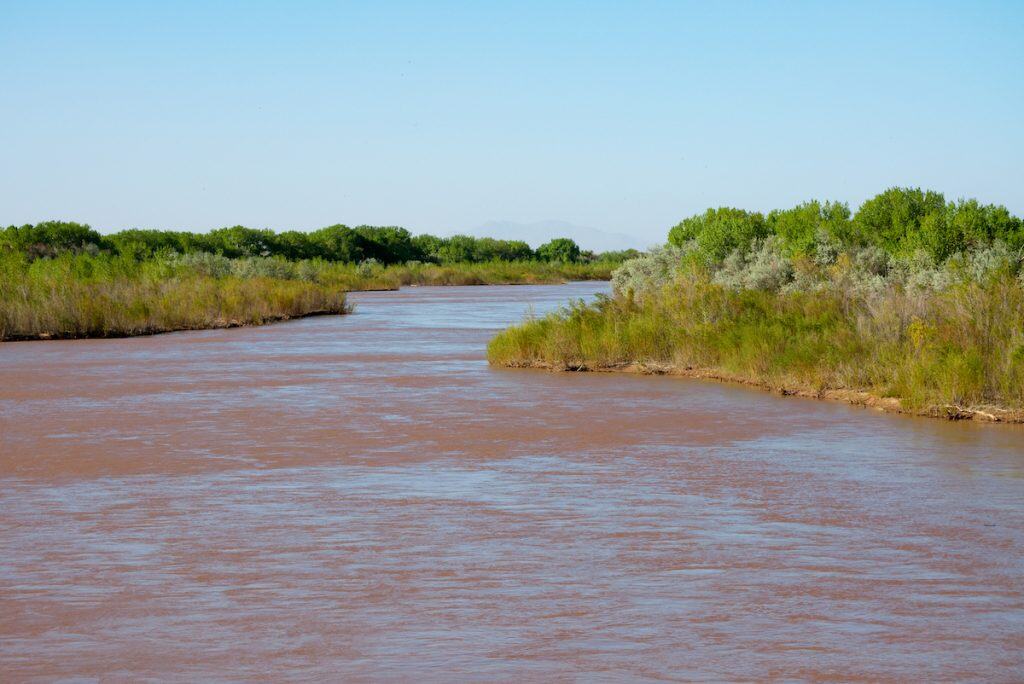 Sınırdan Geçmeye Çalışan Baba İle Kızının Cansız Bedenleri Kıyıya Vurdu