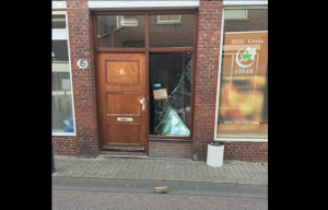 Hollanda ve Almanya’da Camilere Saldırı: Camı Kırıp İçeri Girdiler
