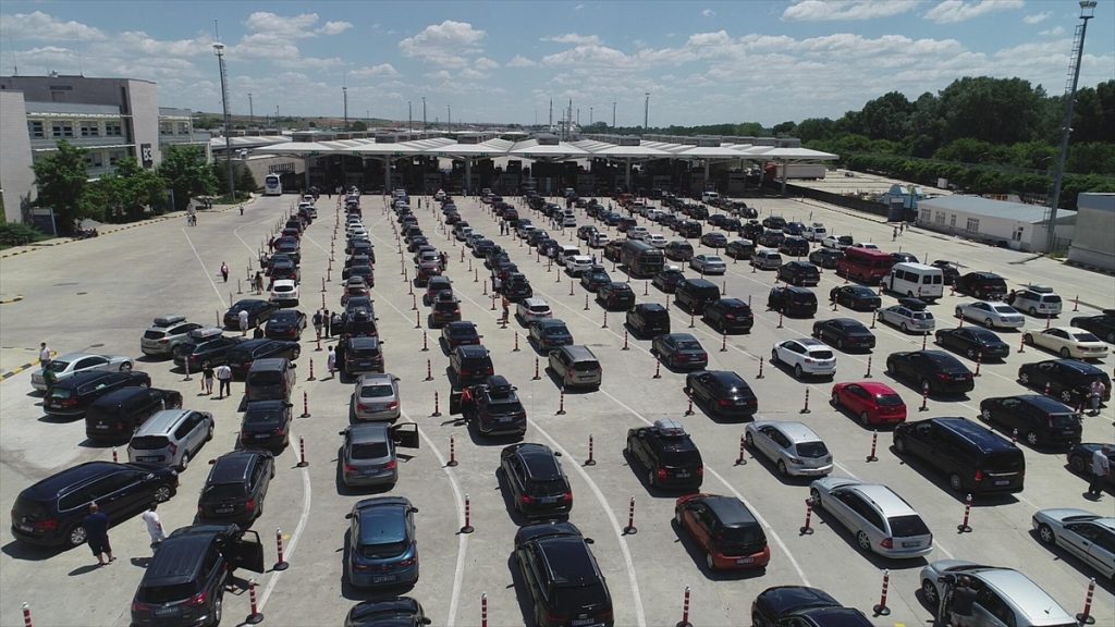 Avrupa’da Yaşayan Türklerin Kapıkule’den Geçişleri Sürüyor