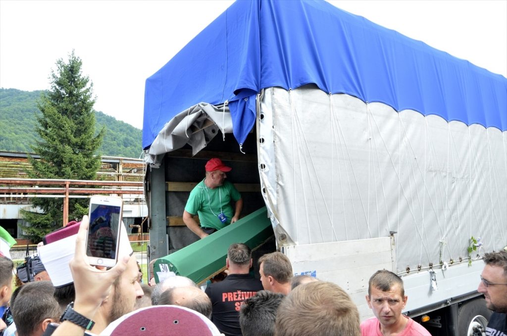 Srebrenitsalı 33 Kurbanın Cenazesi Gözyaşlarıyla Uğurlandı