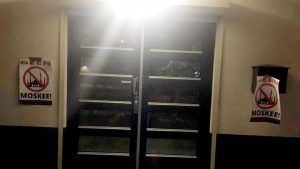 Aşırı Sağcılar Almanya ve Hollanda’da Camileri Hedef Aldı