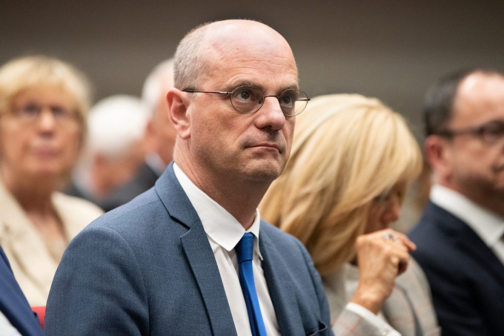 Fransa Eğitim Bakanı Blanquer: Başörtünün Yasaklamasını Teşvik Edebiliriz