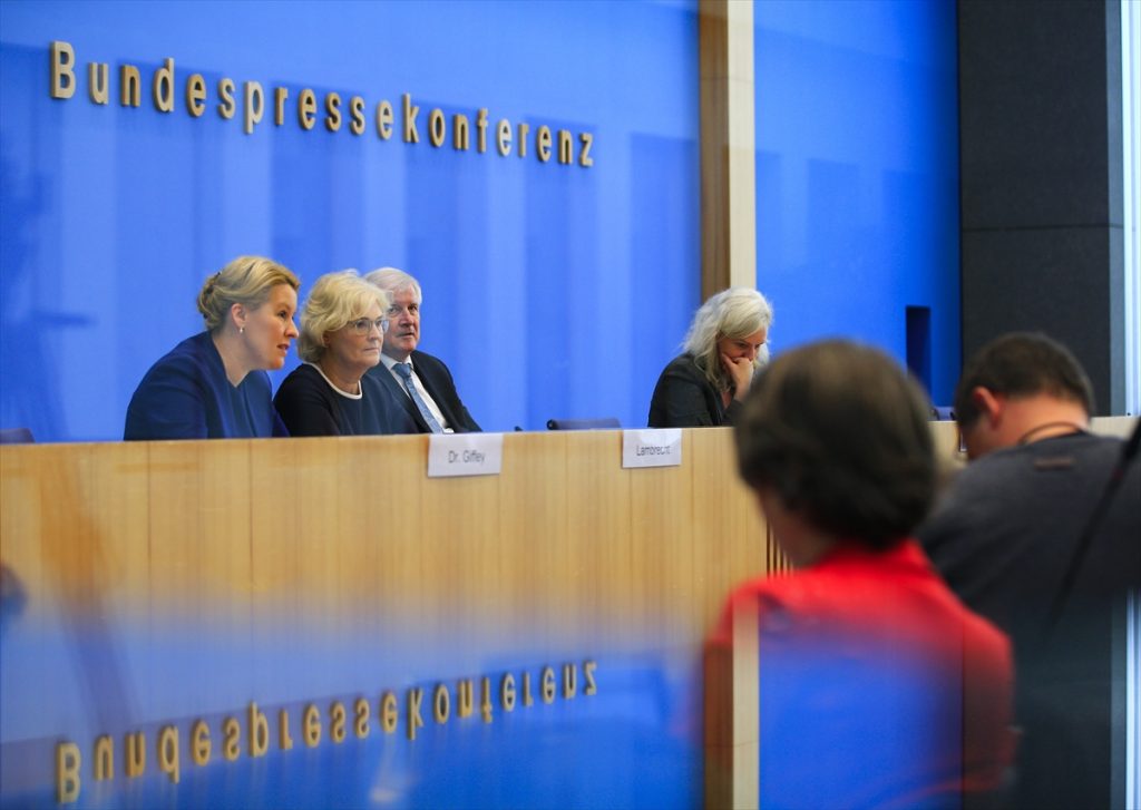 Almanya Aşırı Sağa ve Nefret Suçlarına Karşı Mücadeleyi Artıracak