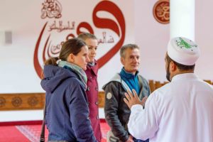 Almanya’da Açık Cami Günü Kapsamında Camiler Kapılarını Gayrimüslim Ziyaretçilere Açıyor