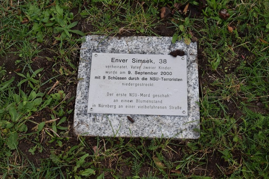 Irkçılar NSU Kurbanları İçin Dikilen Anıtlara Saldırıyor