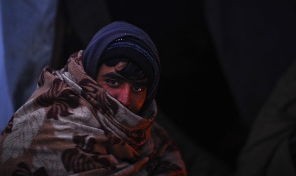 AB Kapısında Bekleyen Göçmenler Dondurucu Soğukta Yaşam Mücadelesi Veriyor