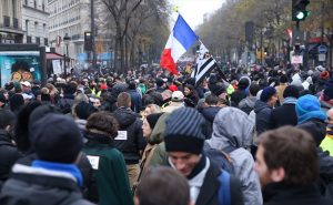 Fransa’da Grevler Hayatı Durma Noktasına Getirdi
