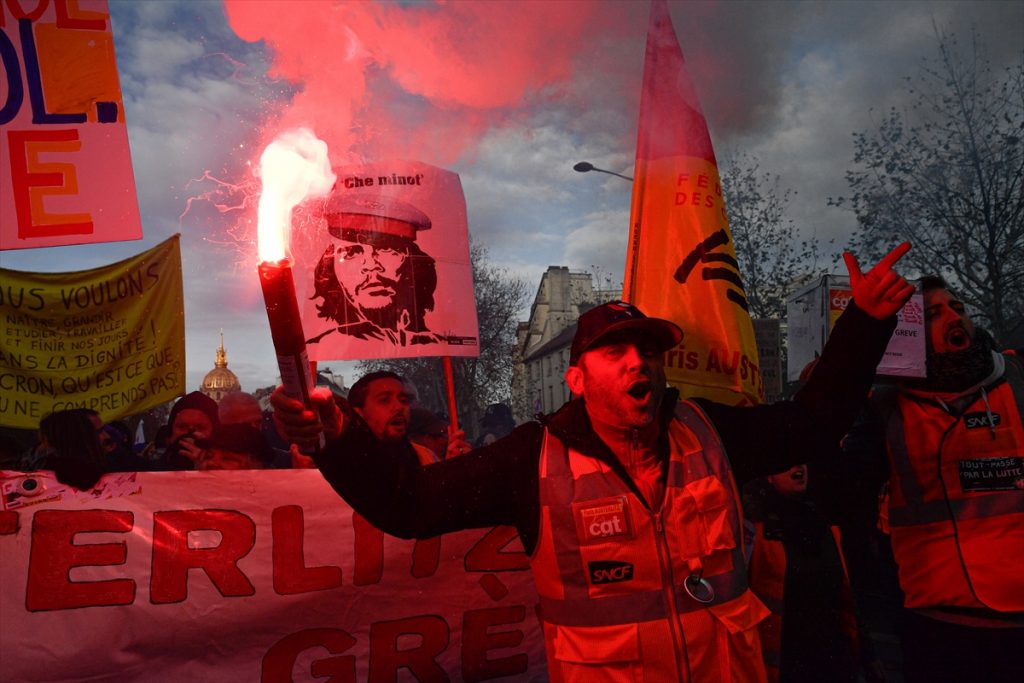 Fransa’da Grevler 12. Gününde Sürüyor