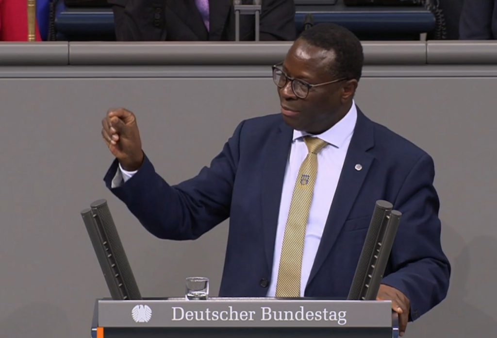 Halle’de Siyahi Milletvekilinin Ofisine Saldırı