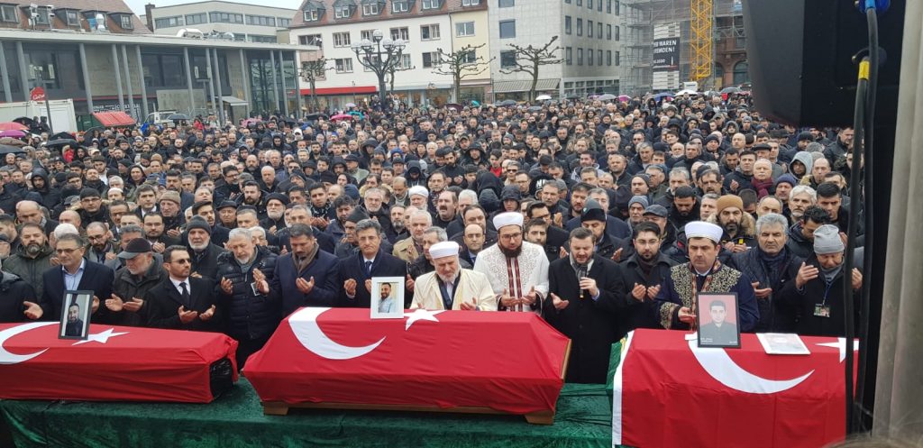 Hanau’daki Irkçı Terör Kurbanları Son Yolculuklarına Uğurlandı