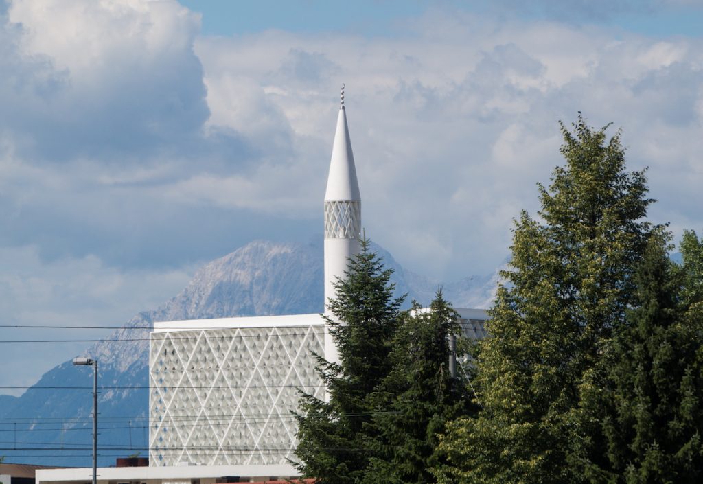 Slovenya’nın İlk Minareli Camisi Hizmete Açıldı