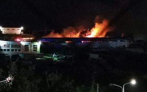 Midilli’de Sığınmacılara Hizmet Veren “One Happy Family”  Binasında Yangın Çıktı