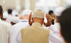 İngiliz Aşırı Sağının Yeni Kampanyası: “Koronavirüsten Müslümanlar Sorumlu”
