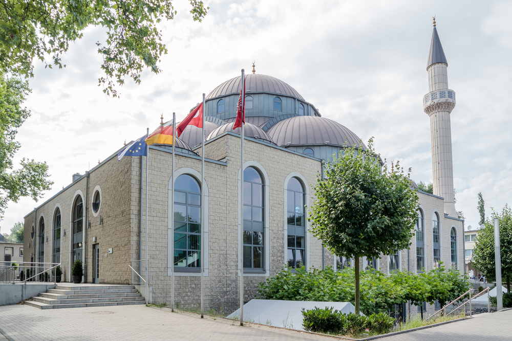 Almanya'da camiler açılıyor