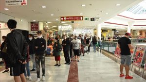 Avusturya’da Kuaför ve Alışveriş Merkezleri Yeniden Açıldı