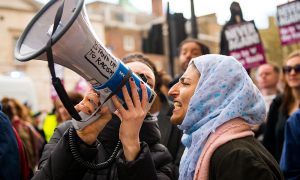 “İngiltere’de Müslümanlarla İlgili Haberler İslamofobik İfadelerle Dolu”
