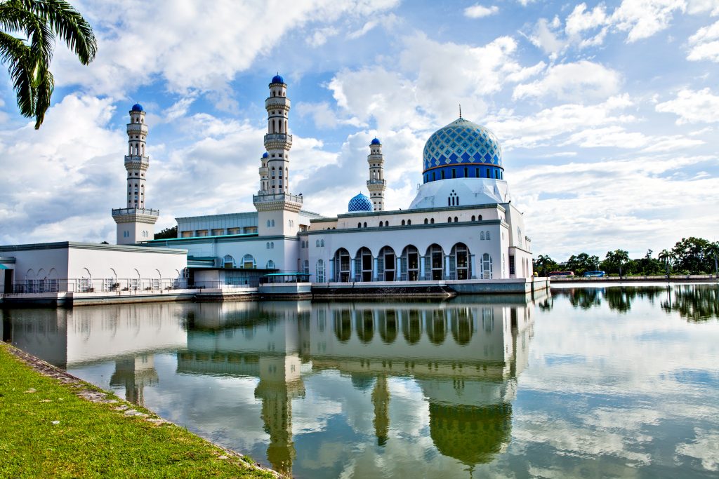 Malezya’da Camiler Koronavirüs Nedeniyle Yabancılara Kapalı