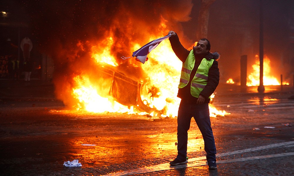 Salgın Krizi ve Şiddetli Protesto Fransa