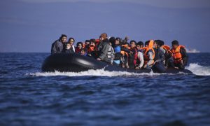 Göçmenleri Geri İten Yunanistan İçin İhlal Prosedürü Başlatması İstenildi