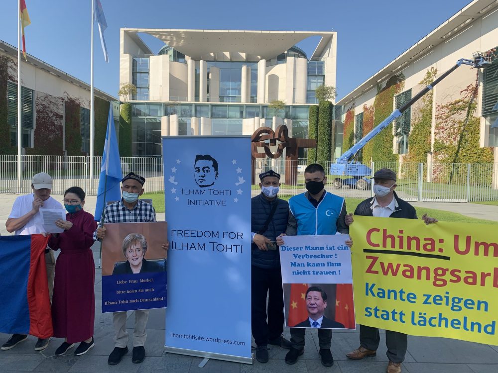 Berlin'de Çin Yönetimi Protesto Edildi