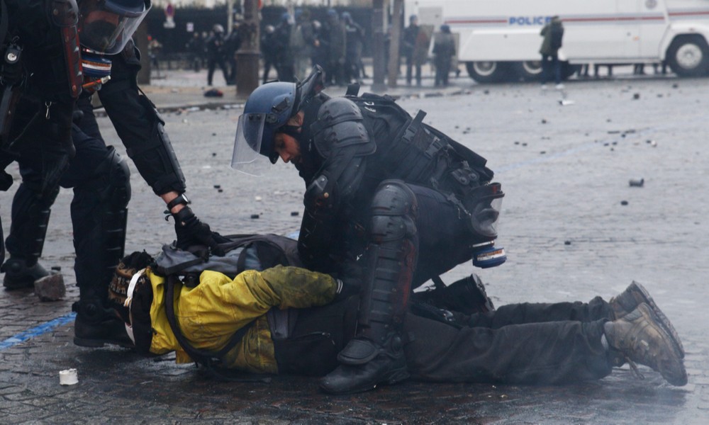 Uluslararası Af Örgütü Fransa Barışçıl Protestoculara Baskı Uyguladı