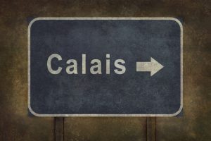 Calais Kentinde Göçmenlerin Kamp Yerlerine Kaya Döşendi