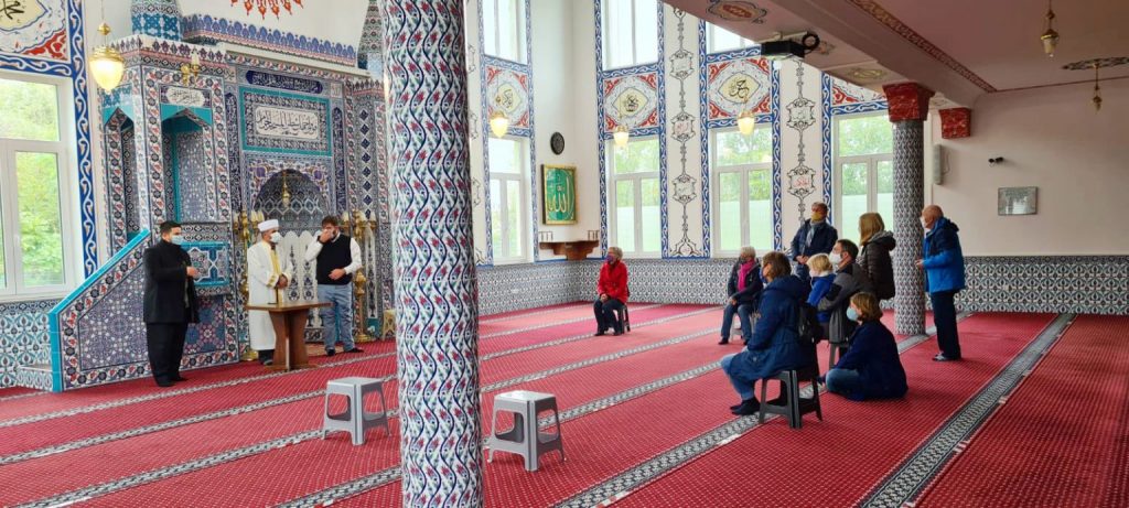 Almanya’da Açık Cami Günü Kapsamında Camiler, Kapılarını Ziyaretçilere Açtı