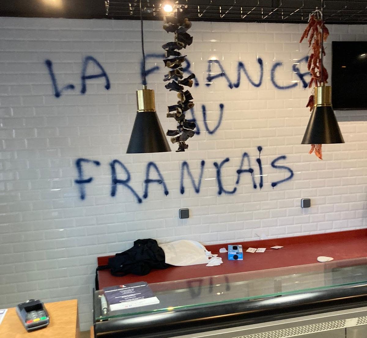 fransa'da Türklere ait dükkana ırkçı saldırı