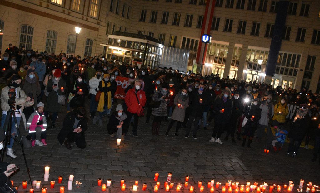 Avusturya’da, Moria Kampı’ndaki Sığınmacılar İçin Gösteri Düzenlendi