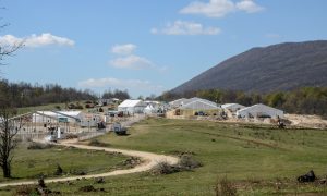 Bosna Hersek’in Bihaç Şehrindeki Göçmen Kampında Yangın Çıktı