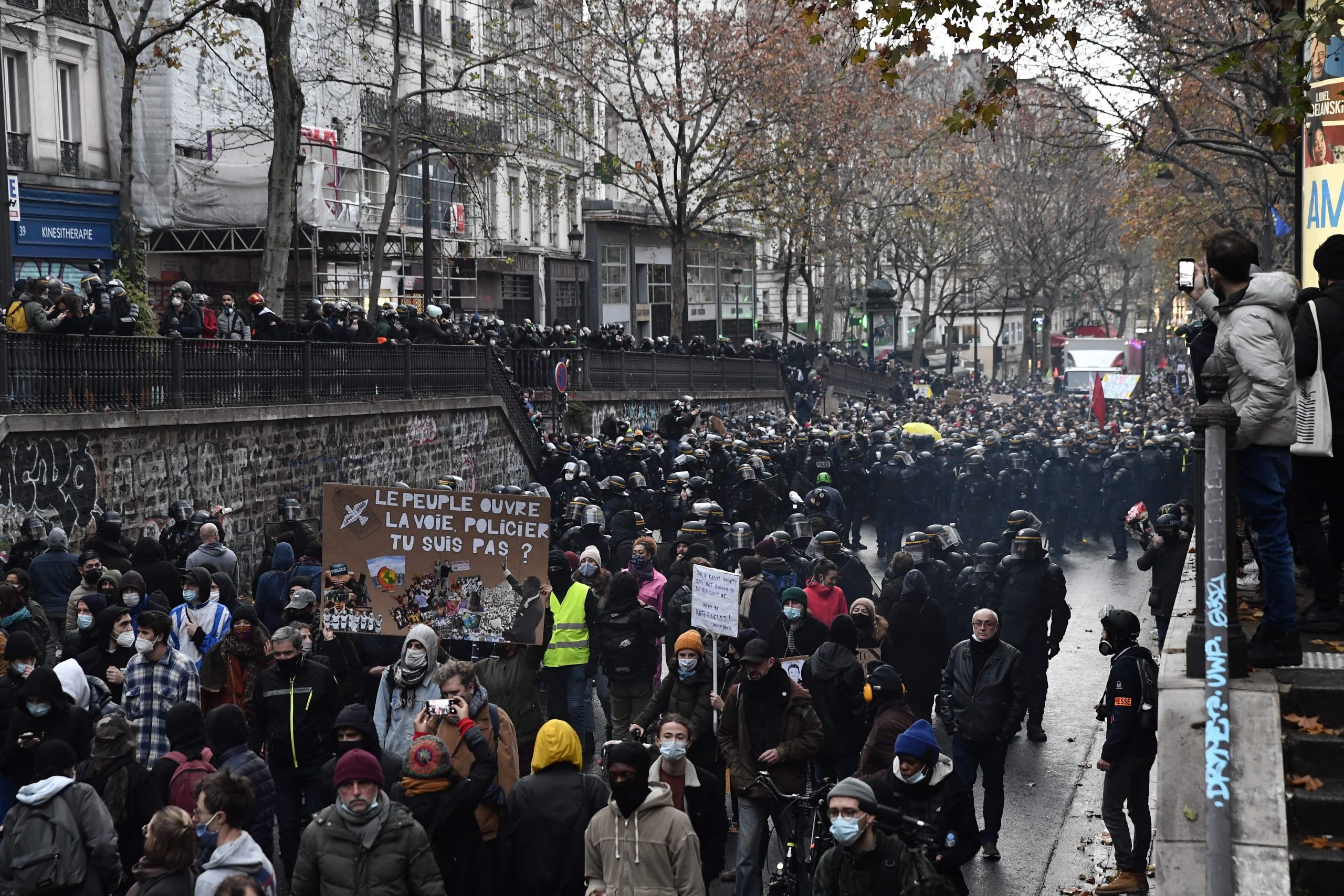 Fransa'da güvenlik yasa tasarısı ve İslamofobi protesto edildi
