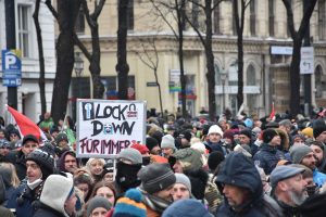 Kovid-19 Protestolarında Maske Takmayanlara Büyük Ceza