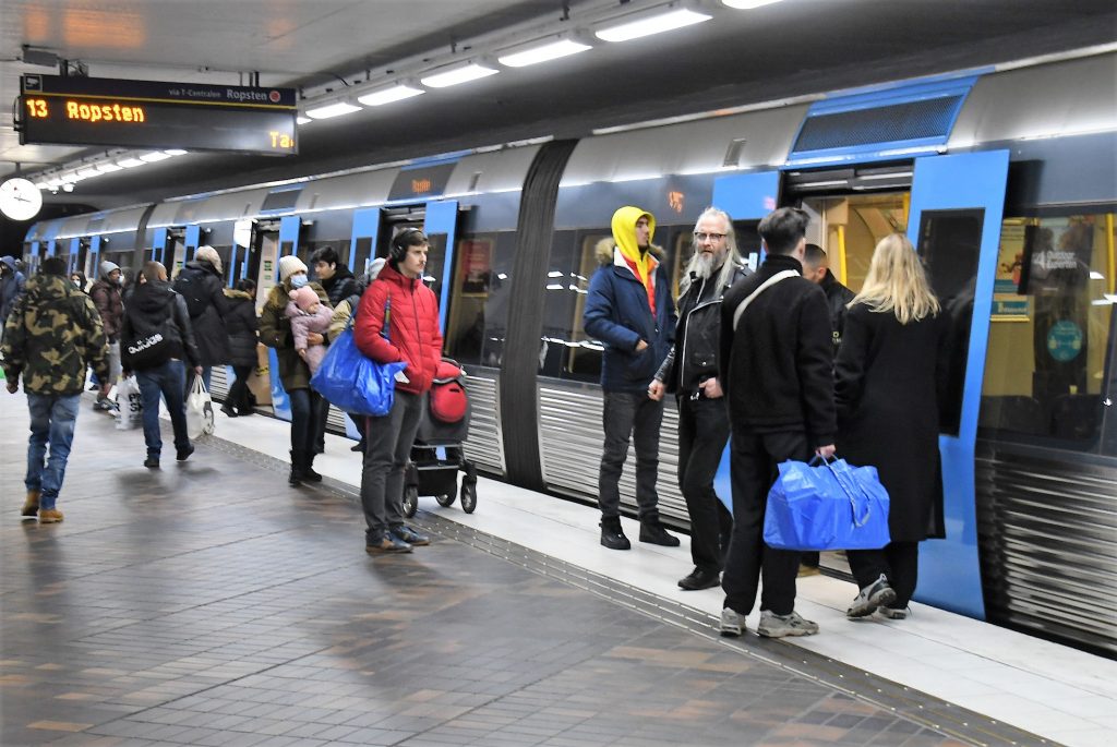 İngiltere ve İsveç’in Kovid-19 Salgınınına Karşı “Sürü Bağışıklığı Stratejisi” Başarısız Oldu