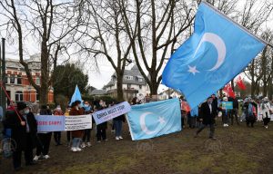 Uygur Türkleri Brüksel Büyükelçiliği Önünde Çin’i Protesto Etti