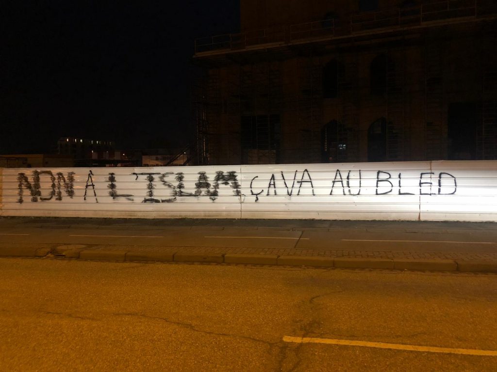 Fransa’da Eyüp Sultan Camisi’ne İslamofobik Saldırı