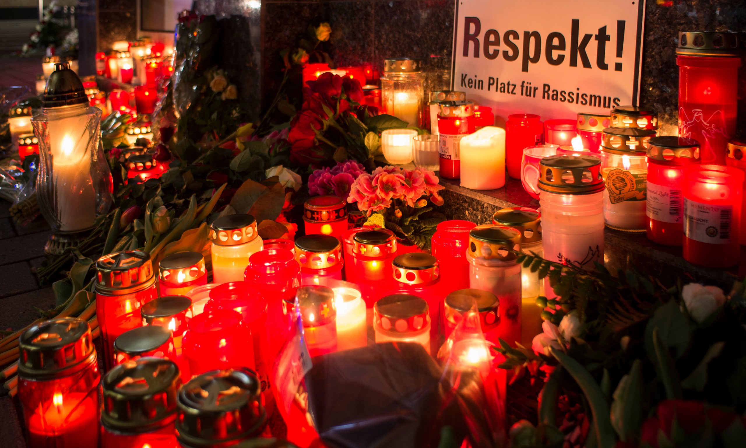 Hanau’daki Irkçı Terör Saldırısında Hayatlarını Kaybedenler Anılıyor