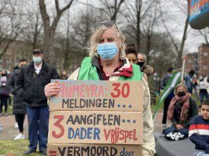 Hollanda’da Polisin Irkçı Söylemleri Protesto Edildi