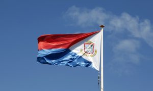 Sint Maarten Adası Hollanda’yı “Irkçılık” ve “Neo-Kolonyalizm” ile Suçluyor