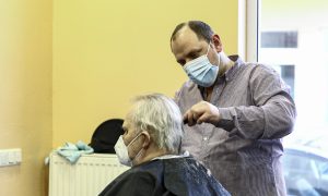 Almanya’da Kuaför ve Berber Salonları Yeniden Açıldı